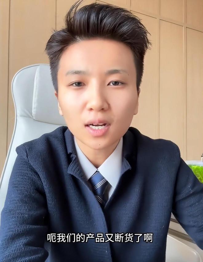 !身上贴广告位品牌方更是直接“开打”凯发k8国际肥娟小吃直播又出新花样(图4)