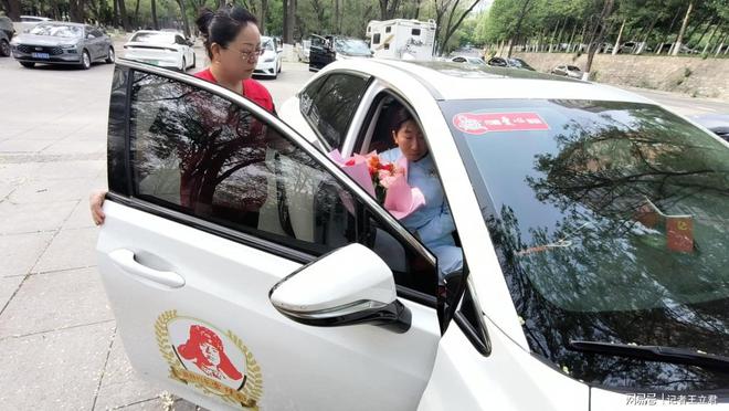 业致敬白衣天使凝聚社会温情凯发k8网站登录沈阳爱心企(图5)