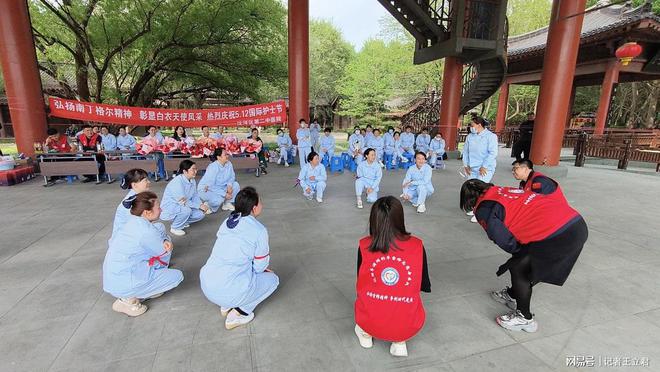 业致敬白衣天使凝聚社会温情凯发k8网站登录沈阳爱心企(图2)
