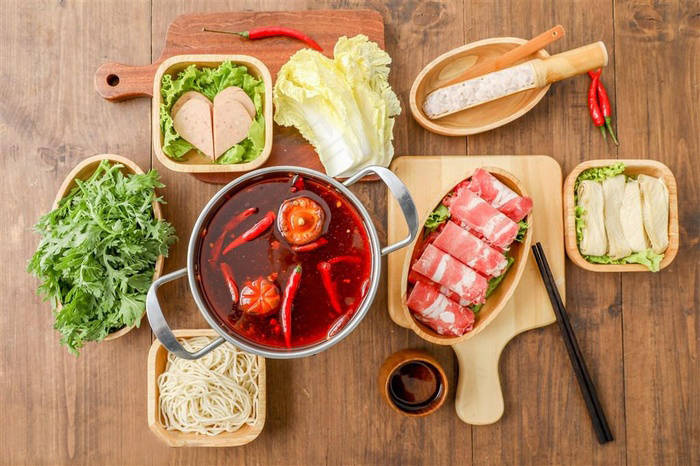 锅烧烤食材加盟如何抢占万亿级风口？凯发国际K8“宅经济”持续发酵火(图1)